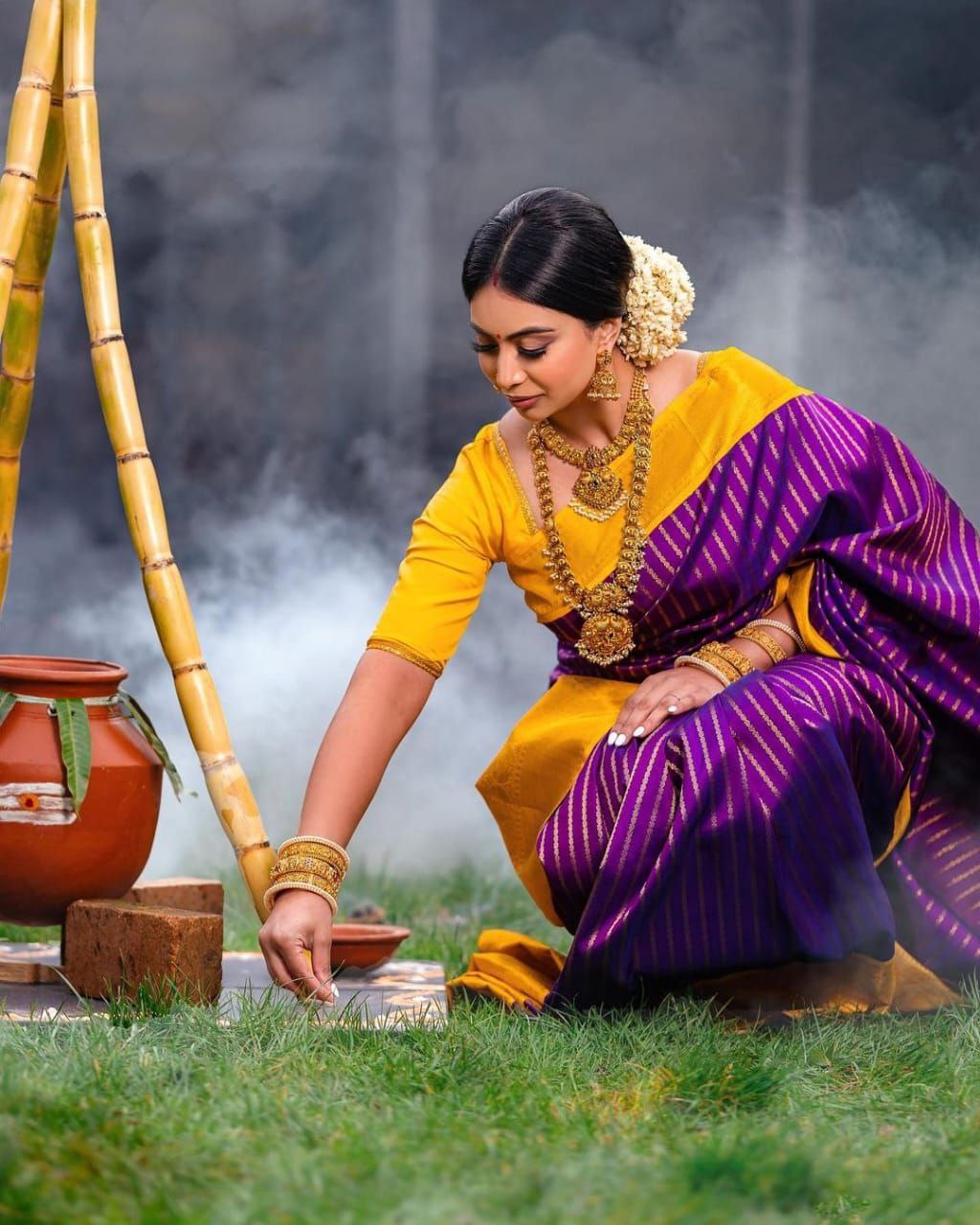 Beautiful-Soft-Lichi-Silk-Saree-with-Rich-Pallu-and-Detailed-Jacquard-Work