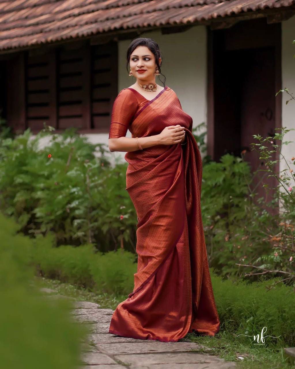 Elegant Maroon Lichi Silk Saree with Intricate Jacquard Design