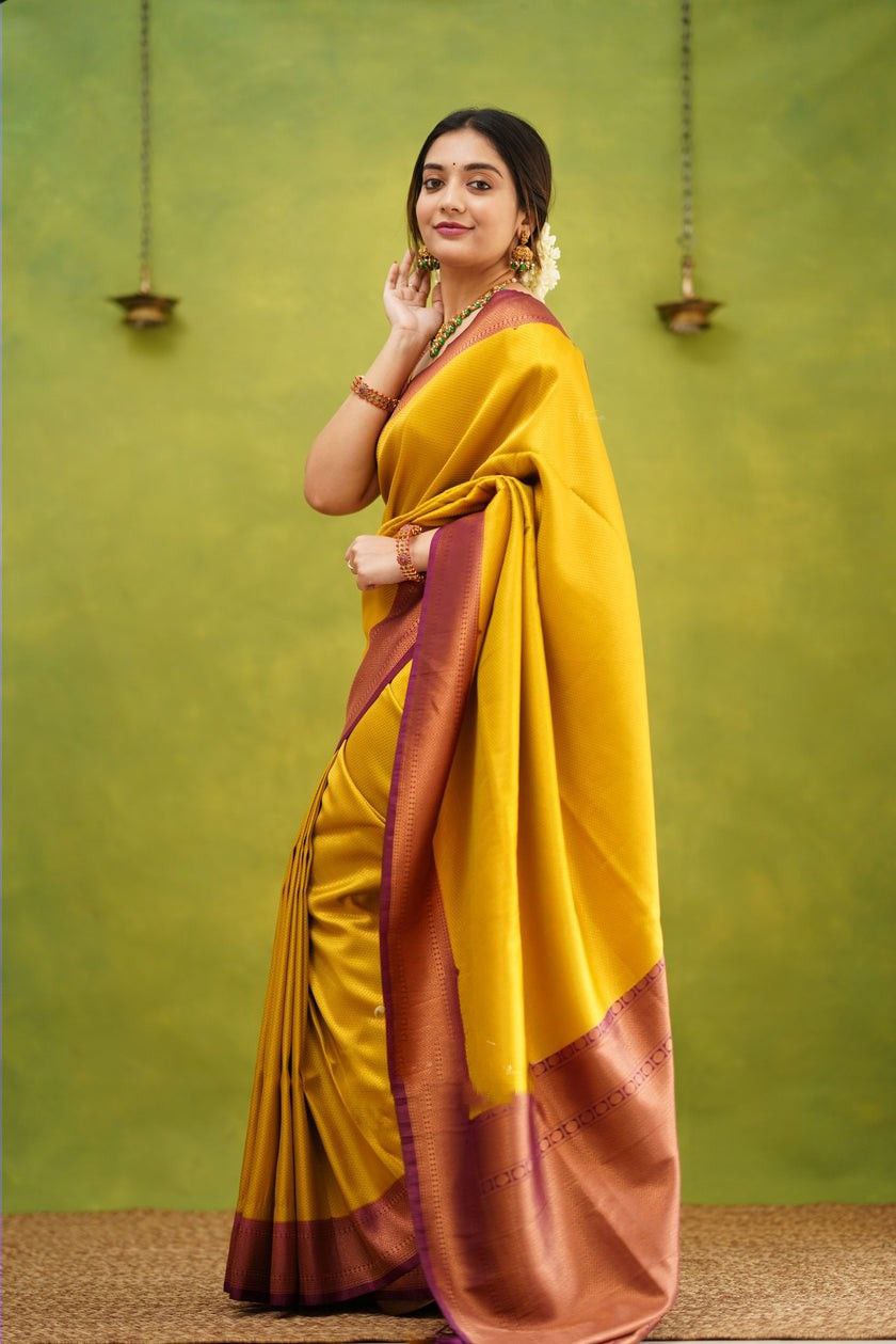 Elegant-Soft-Lichi-Silk-Saree-with-Rich-Pallu-&-Jacquard-