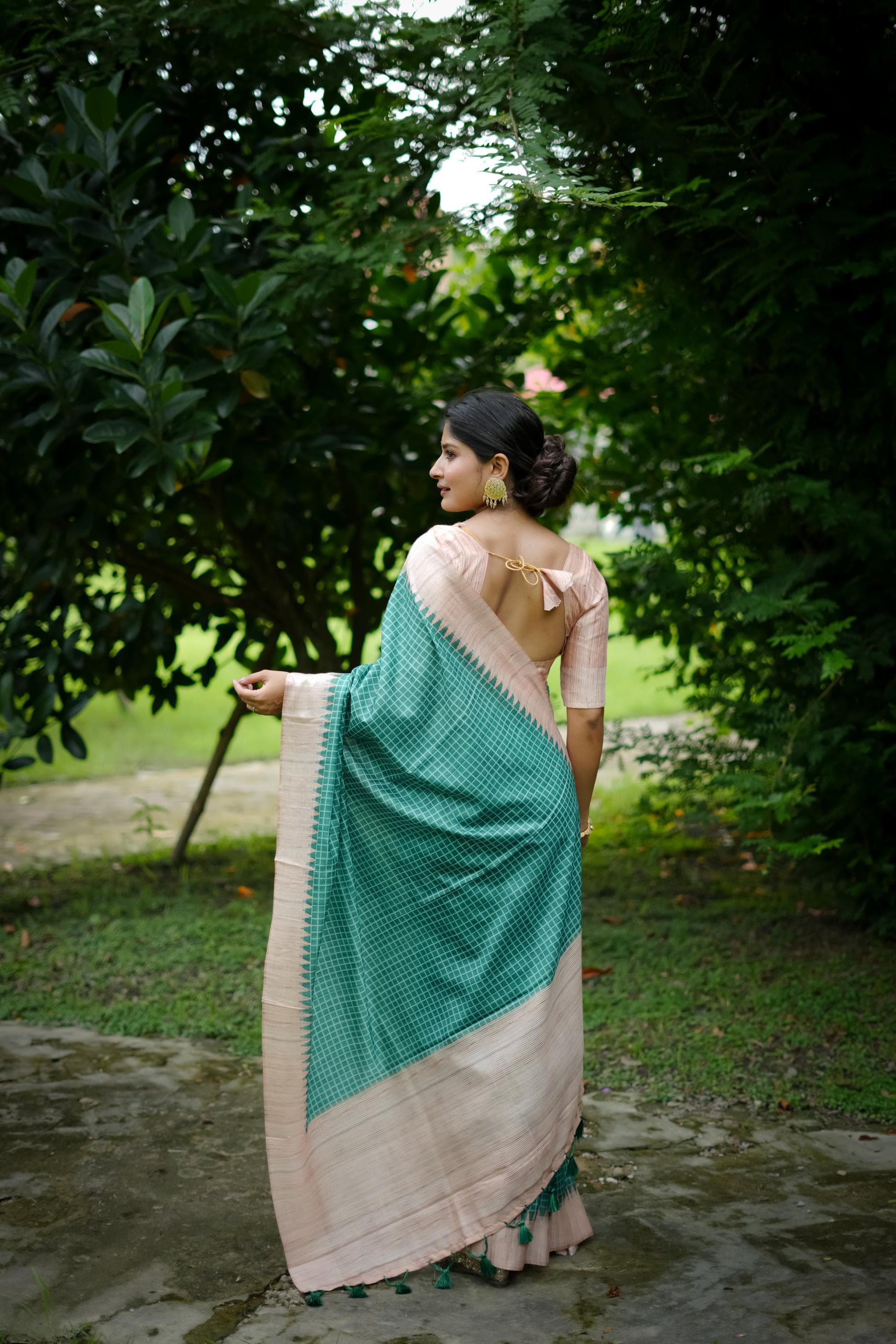 Elegant Soft Tussar Silk Saree with Cheks Print and Kantha Weaving Border