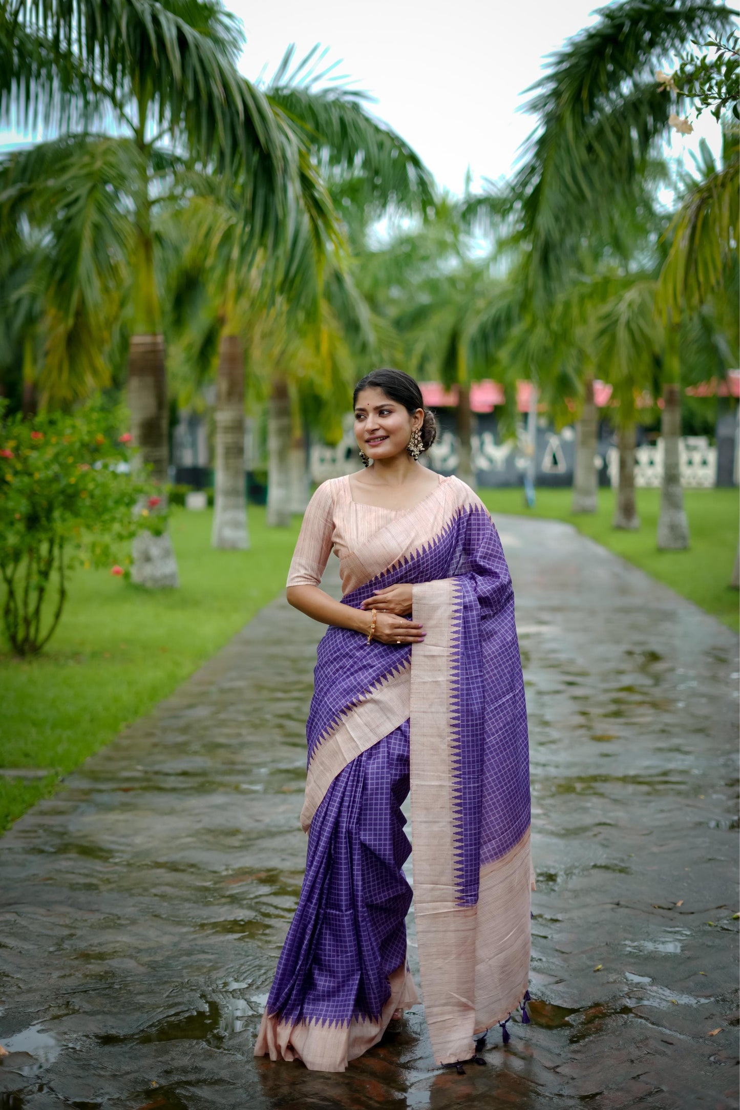 Soft Tussar Silk Saree with All Over Cheks Print and Kantha Weaving 