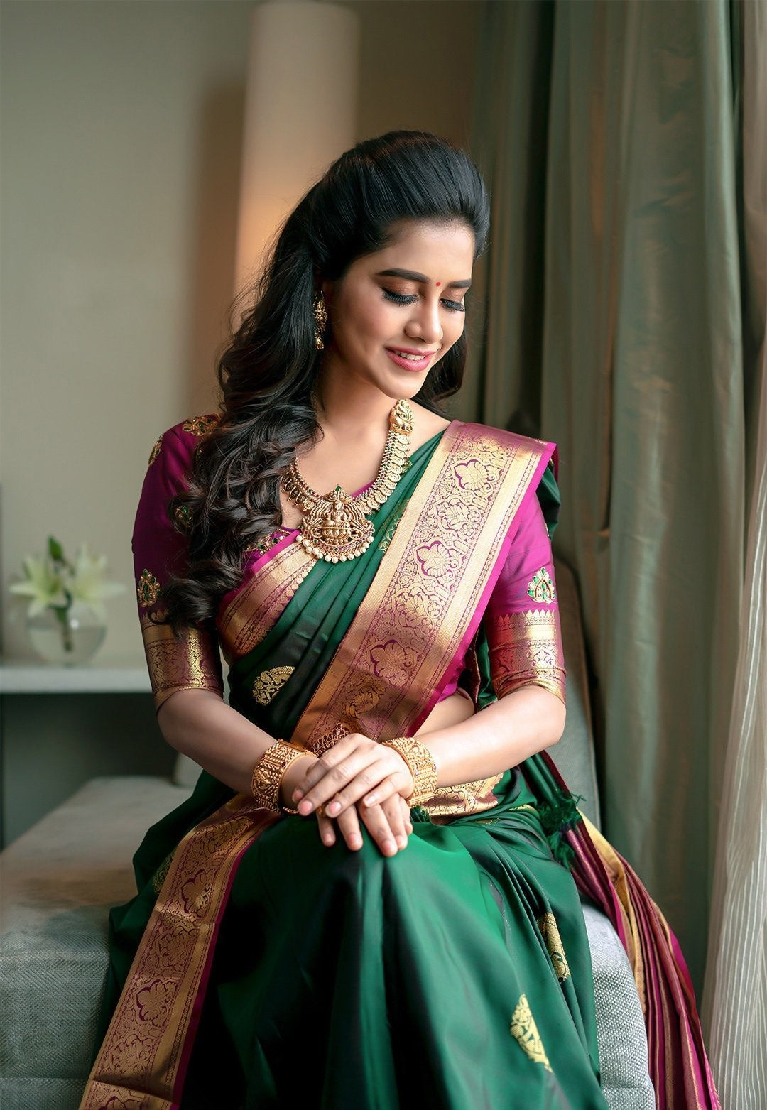 Stunning-Green-Soft-Lichi-Silk-Saree-with-Intricate-Jacquard