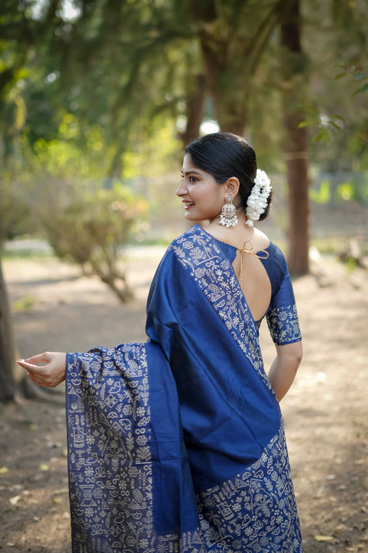 Navy blue saree with Gala Border pattern seen from behind