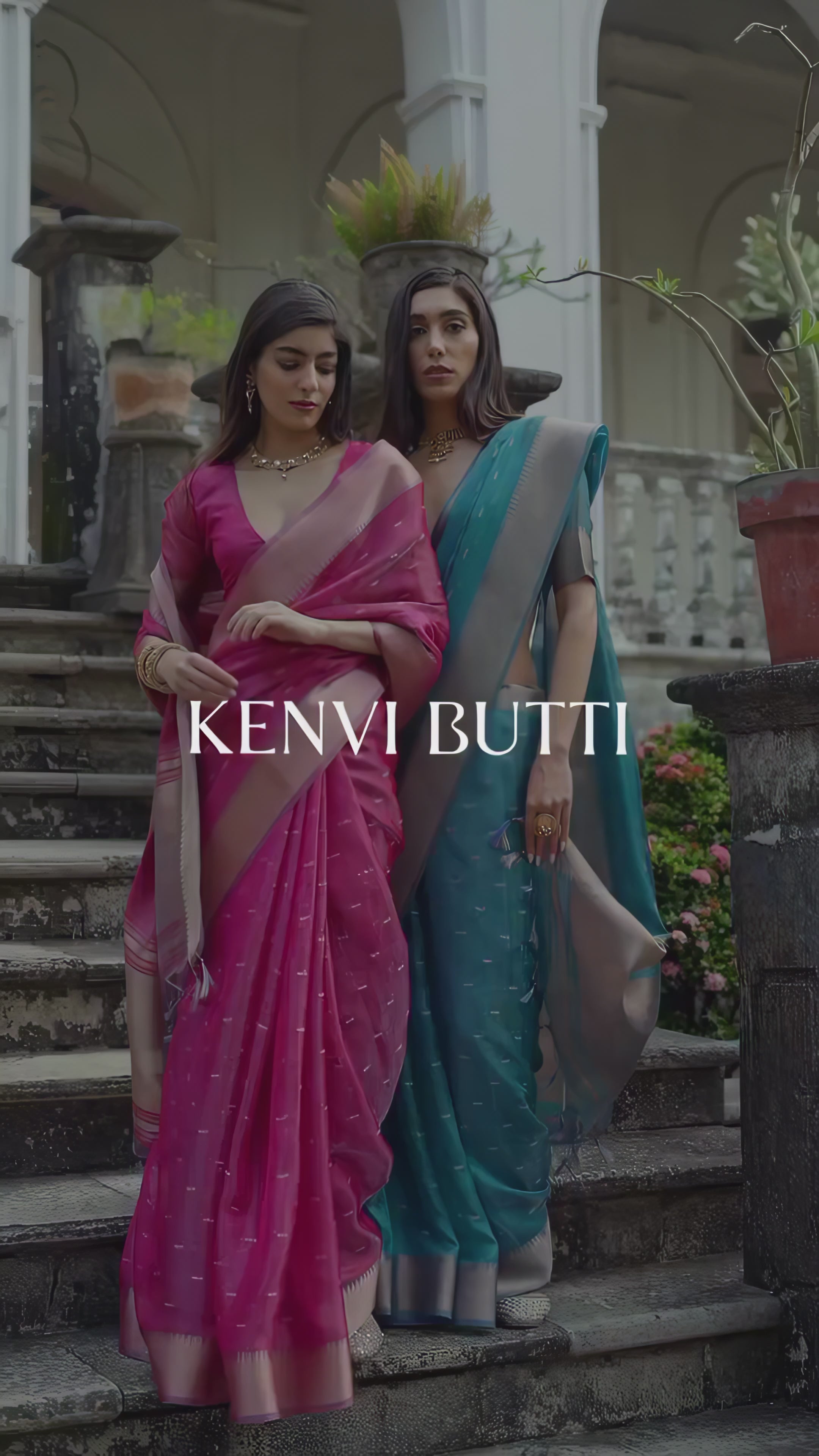 silk-saree-gold-border-heritage-staircase