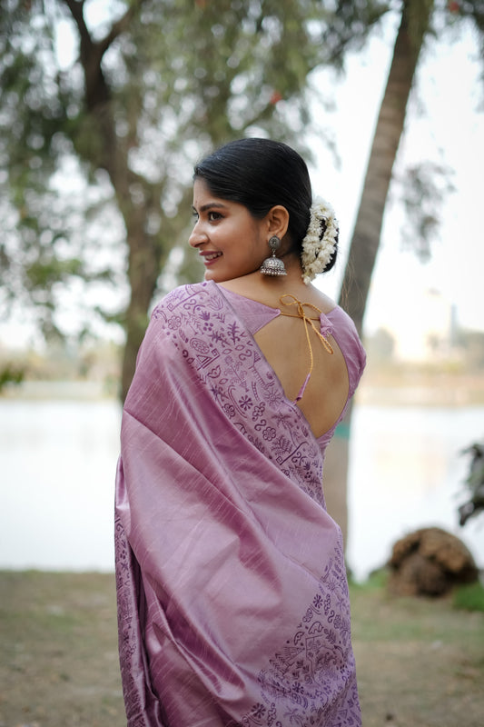 Purple saree with Gala Border Pattern design seen from behind